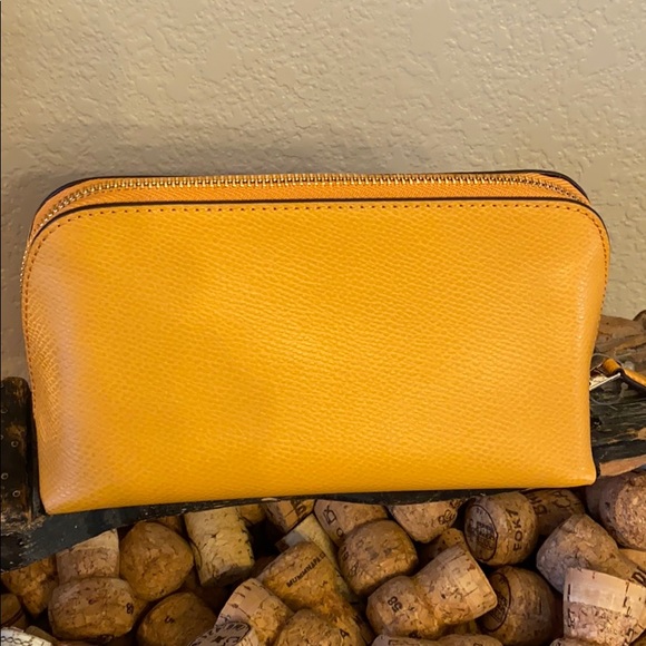 Coach Triangular shaped leather bag - Picture 3 of 7